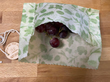 Load image into Gallery viewer, Sustainable Ecofriendly Green natural home goods PÜR Evergreen zero waste Mrs Meyers Method Forces of Nature biodegradable The Best Natural Beeswax Reusable Food Wraps Warm Spring 31 SMALL( 8X8), 1 MEDIUM (10X10), 1 LARGE(13X14) ECO-FRIENDLY, SUSTAINABLE WAY TO STORE YOUR FOOD: Natural Beeswax Wraps are perfect for storing veggies, fruit, bread, cheese, snacks,