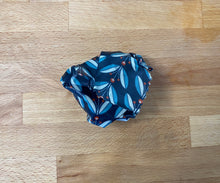Load image into Gallery viewer, Sustainable Ecofriendly Green natural home goods PÜR Evergreen zero waste Mrs Meyers Method Forces of Nature biodegradable The Best Natural Beeswax Reusable Food Wraps Warm Spring 31 SMALL( 8X8), 1 MEDIUM (10X10), 1 LARGE(13X14) ECO-FRIENDLY, SUSTAINABLE WAY TO STORE YOUR FOOD: Natural Beeswax Wraps are perfect for storing veggies, fruit, bread, cheese, snacks,