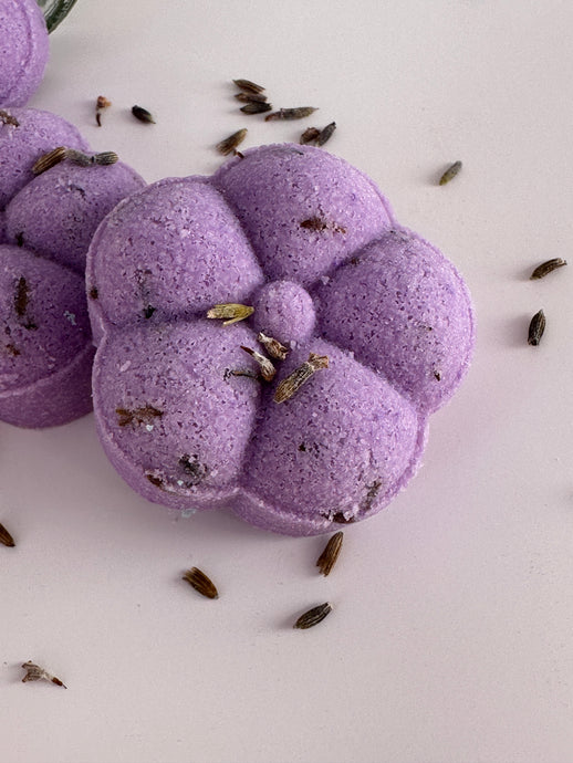 Lavender shower steamers Sustainable Ecofriendly Green natural home goods PÜR Evergreen safe natural zero waste Mrs Meyers Method Forces of Nature eucalyptus mint yummy smell good scent fresh