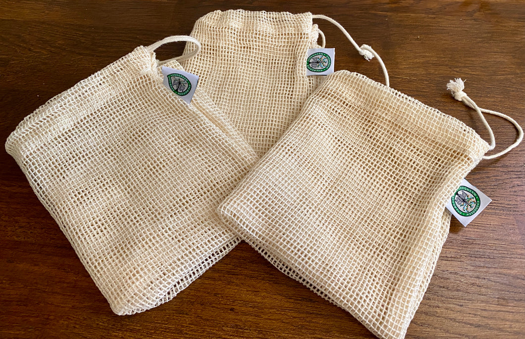 3 pack of organic cotton produce bags PÜR Evergreen for fruit and veggies 10x12 medium size natural products for your home Produce bag earth shopping Sustainable Ecofriendly Green natural home goods PÜR Evergreen zero waste Mrs Meyers Method Forces of Nature strong lightweight stretchy flexible handbag friendly reusable washable Cotton biodegradable