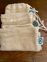 Load image into Gallery viewer, Natural organic cotton produce bags 10x12  pack of three natural for your home PÜR Evergreen 3 pack of organic cotton produce bags PÜR Evergreen for fruit and veggies 10x12 medium size natural products for your home Produce bag earth shopping Sustainable Ecofriendly Green natural home goods PÜR Evergreen zero waste Mrs Meyers Method Forces of Nature strong lightweight stretchy flexible handbag friendly reusable washable Cotton biodegradable